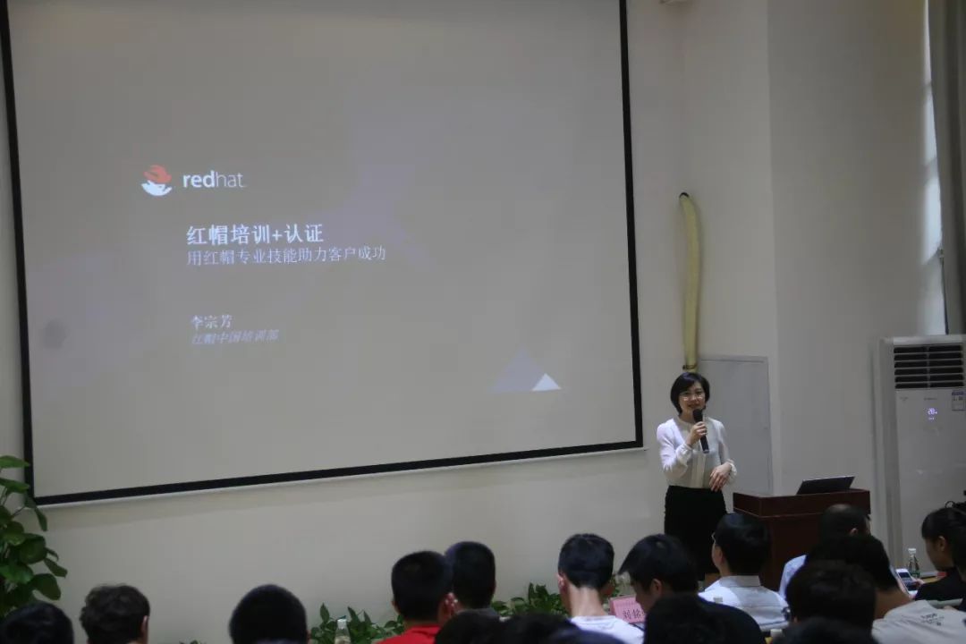 红帽原厂代表.jpg