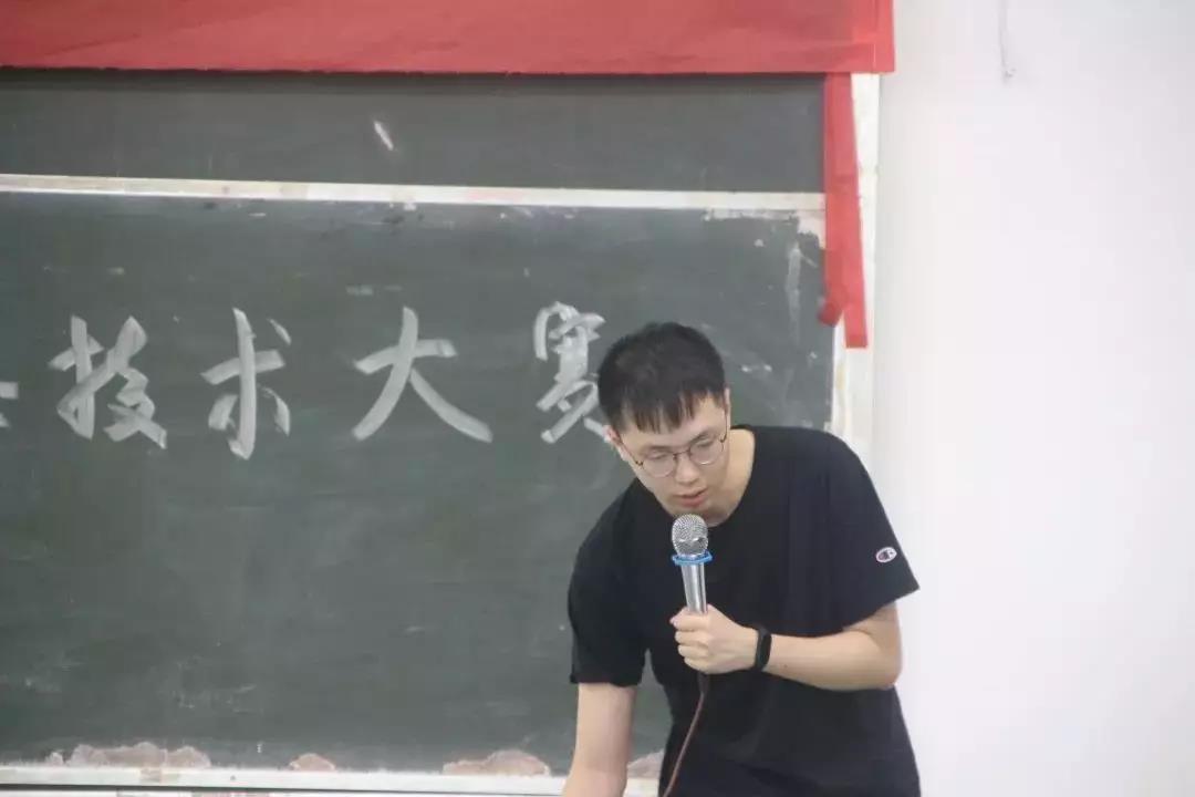 网络技术大赛获奖者.jpg