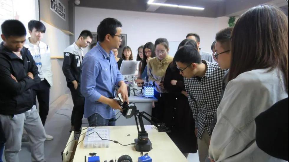 HCIE认证难考吗.jpg HCIE认证难考吗.jpg