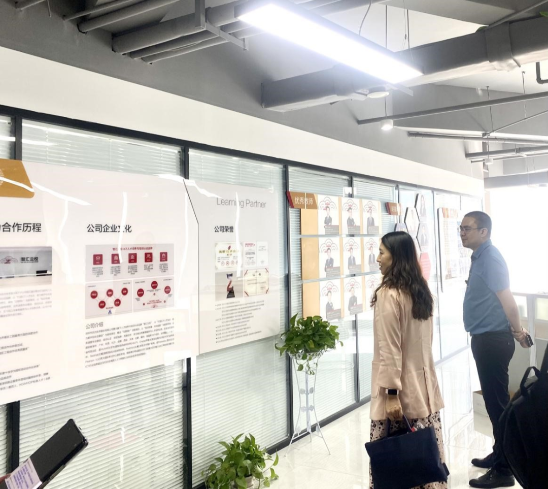 华为李菲菲.png 华为李菲菲.png