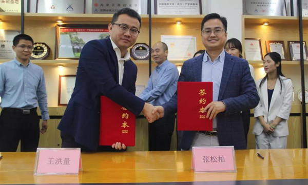 深圳市人才流动中心副总经理王洪量.jpg