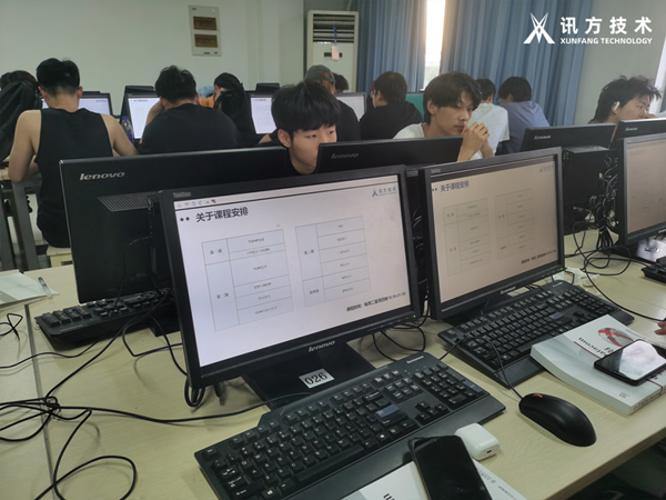 安徽智汇云校车蕊蕊.png 安徽智汇云校车蕊蕊.png