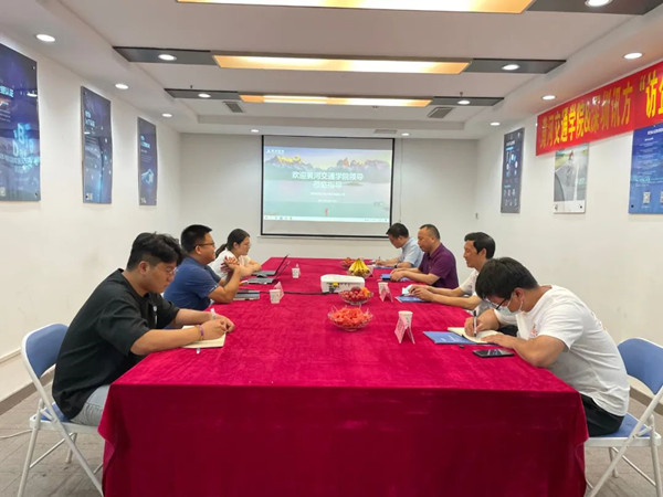 黄河交通学院校领导参观讯方智汇云校.jpg