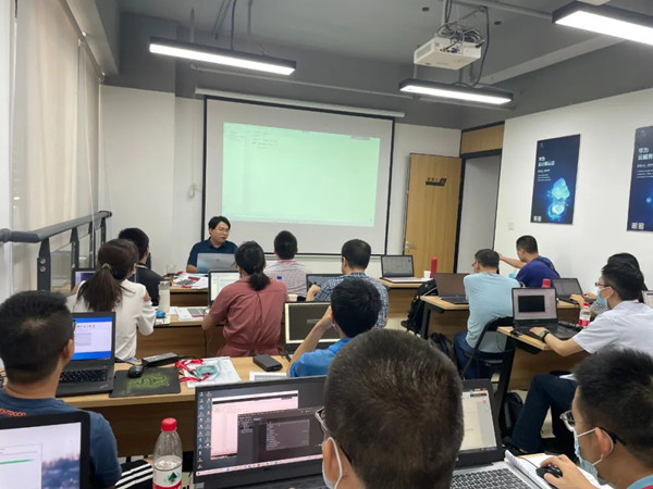 讯方智汇云校张润泽.jpg 讯方智汇云校张润泽.jpg