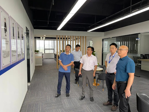 湖北文理学院罗华国书记赴讯方技术调研.jpg