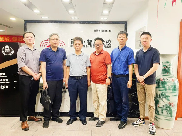 安阳工学院领导莅临讯方智汇云校.jpg 安阳工学院领导莅临讯方智汇云校.jpg