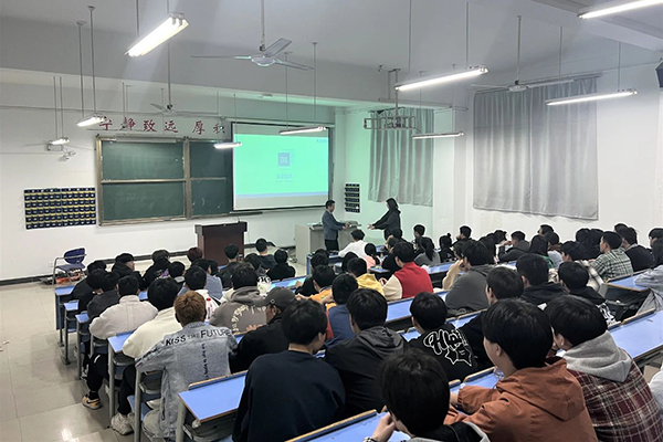 淮南职业技术学院华为ICT讲座.jpg 淮南职业技术学院华为ICT讲座.jpg