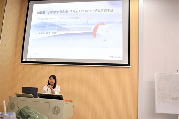 华为云高级技术专家茶薛静静.png 华为云高级技术专家茶薛静静.png