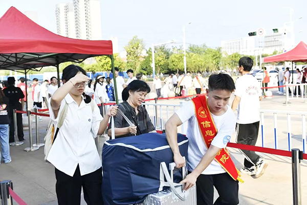 江西交通职业技术学院新生入学教育活动.png
