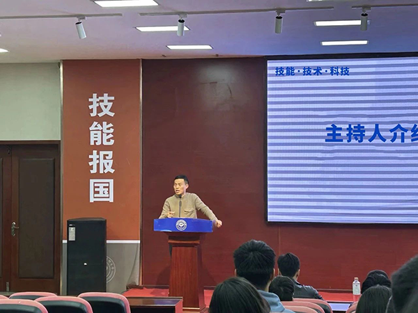 重庆机电职业技术大学信息工程学院党委书记余上.png