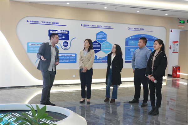 四川托普信息技术职业学院领导一行莅临鲲鹏人才基地考察交流.png