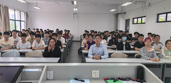云技术前景介绍暨HCIE精英人才培养宣讲会.png