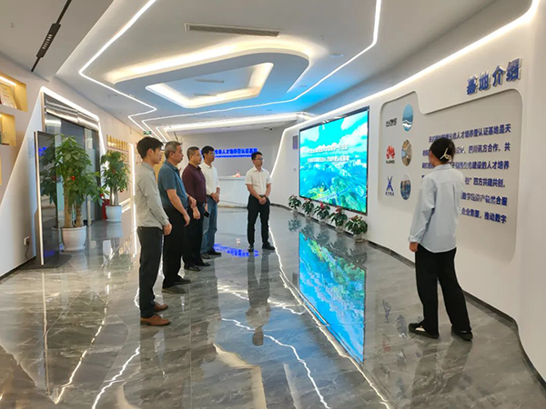  汕头职业技术学院领导一行莅临鲲鹏人才基地参观交流.png