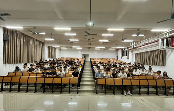 讯方技术联合广东创新科技职业学院开展职业规划讲座.png