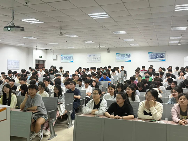 讯方技术＆蚌埠学院“华为ICT行业发展前景及职业规划”讲座.png