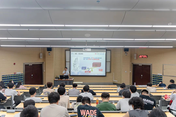 讯方深圳区域高级客户经理邱得斌.png