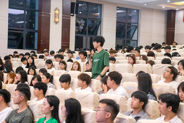 贵州电子科技职业学院ICT行业前景分享会.png