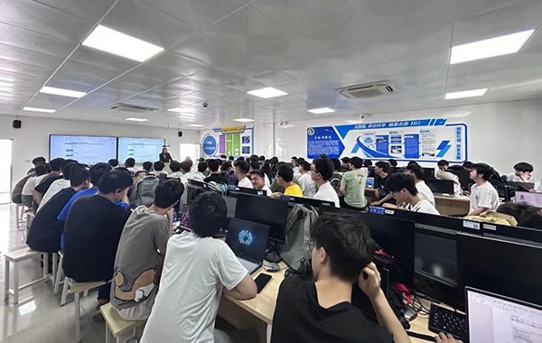 江西应用技术职业学院开展就业内训之简历专项指导课程.png