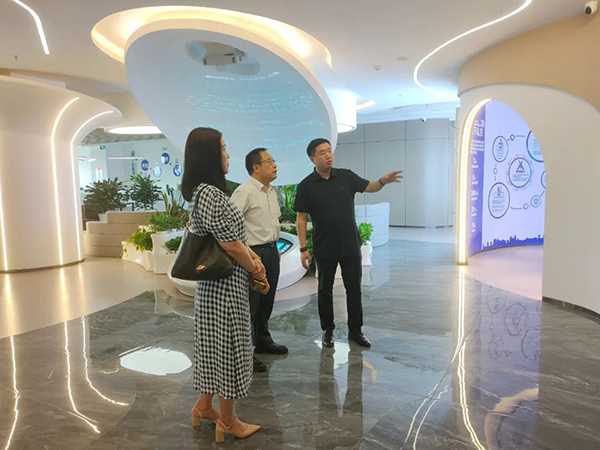 内江师范学院领导莅临鲲鹏人才基地参观.png