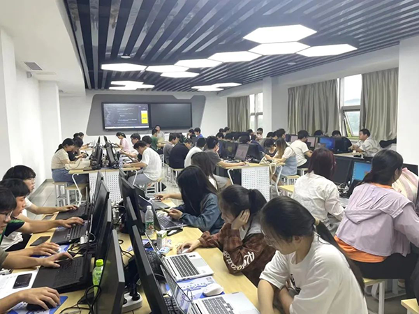 无锡职业技术学院HarmonyOS人才训练营.png