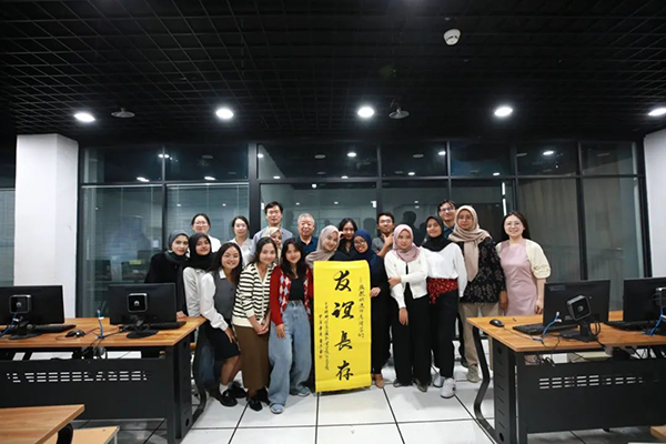 印尼泗水国立大学学生团莅临郑州信息工程职业学院华为ICT学院.png