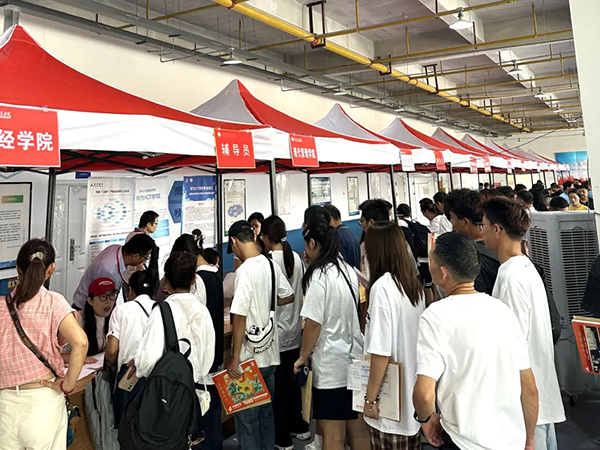 湖北开放职业学院迎新活动.png